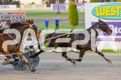 2025_PACEPIX_GP13052025_Race1_Bronzed_WIN_WEB-10