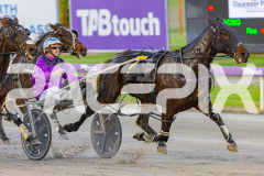 2025_PACEPIX_GP13052025_Race1_Bronzed_WIN_WEB-8