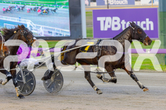 2025_PACEPIX_GP13052025_Race1_Bronzed_WIN_WEB-9