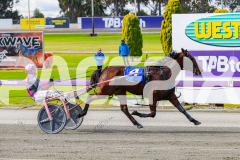 2026_PACEPIX_GP20072026_RACE1_EssenceOfRoyalty_WIN_WEB-8