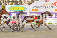 2025_PACEPIX_GP09052025_RACE1_Fireplay_WIN_WEB-10