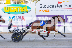 RACE 1 - Heavenly Gipsy 