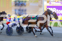 2025_PACEPIX_GP19122025_RACE1_HeavenlyWage_WIN_WEB-4