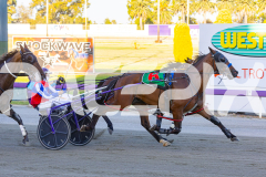 2025_PACEPIX_GP19122025_RACE1_HeavenlyWage_WIN_WEB-5