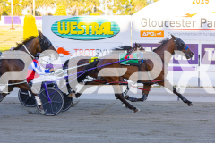 2025_PACEPIX_GP19122025_RACE1_HeavenlyWage_WIN_WEB-6