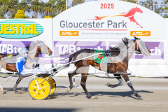 2025_PACEPIX_GP18112025_RACE1_WaveRebellion_WIN_WEB-15
