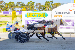 2025_PACEPIX_GP18112025_RACE2_AddaParis_WIN_WEB-9