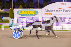 2025_PACEPIX_GP09052025_RACE2_BetOnTheRiver_WIN_WEB-7