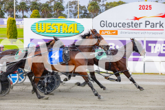 2025_PACEPIX_GP21072025_Race2_Bronzed_WIN_WEB-12