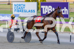 2025_PACEPIX_GP21112025_RACE2_Chivalry_WIN_WEB-15
