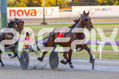 2025_PACEPIX_GP21112025_RACE2_Chivalry_WIN_WEB-4
