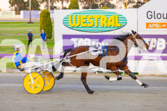 2025_PACEPIX_GP12092025_Race2_DMac_WIN_WEB-11