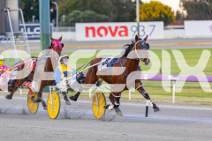 2025_PACEPIX_GP12092025_Race2_DMac_WIN_WEB-2
