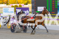 2025_PACEPIX_GP29112025_Race2_FatLouie_WIN_WEB-5