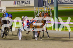 2025_PACEPIX_GP02052025_Race2_NavyStreet_WIN_WEB-12