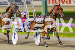 2025_PACEPIX_GP02052025_Race2_NavyStreet_WIN_WEB-8