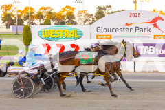 2025_PACEPIX_GP26092025_RACE2_Rebline_WIN_WEB-7