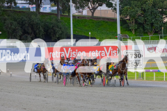 2025_PACEPIX_GP16092025_Race2_RumbleStrip_WIN_WEB-6