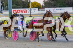 2025_PACEPIX_GP16092025_Race2_RumbleStrip_WIN_WEB-8