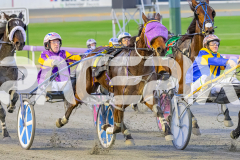 2025_PACEPIX_GP22082025_Race2_Soundwave_WIN_WEB-3