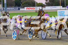 2025_PACEPIX_GP22082025_Race2_Soundwave_WIN_WEB-4