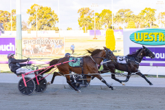 2025_PACEPIX_GP25112025_Race3_Henty_WIN_WEB-12