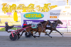 2025_PACEPIX_GP25112025_Race3_Henty_WIN_WEB-13
