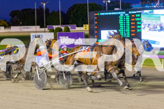 2025_PACEPIX_GP19092025_Race3_MikisPride_WIN_WEB-8