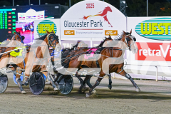 2025_PACEPIX_GP31122025_RACE4_BlazeAway_WIN_WEB-19
