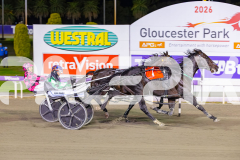 2026_PACEPIX_GP24042026_RACE4_CaptainRavishing_WIN_WEB-11