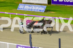 2026_PACEPIX_GP24042026_RACE4_CaptainRavishing_WIN_WEB-15