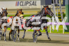2025_PACEPIX_GP09052025_RACE4_PennyBlack_WIN_WEB-3