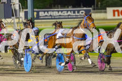 2025_PACEPIX_GP29082025_RACE4_Rockandrollartist_WIN_WEB-3