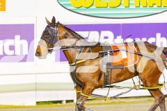 2025_PACEPIX_GP09092025_Race4_SimplyTheBest_WIN_WEB-7