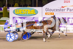 2025_PACEPIX_GP10102025_RACE5_CopyCatQueen_WIN_WEB-14