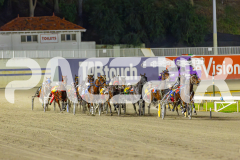 2025_PACEPIX_GP27052025_RACE5_HerPresence_WIN_WEB-1