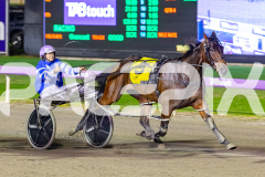 2026_PACEPIX_GP18042026_RACE5_LittleDarling_WIN_WEB-11