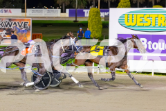 2026_PACEPIX_GP18042026_RACE5_LittleDarling_WIN_WEB-14