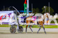 RACE 7 - Little Darling
