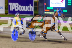 2025_PACEPIX_GP19122025_RACE8_ChampagneEveryone_WIN_WEB-10