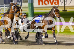 2025_PACEPIX_GP14102025_Race8_StrikingADeal_WIN_WEB-2