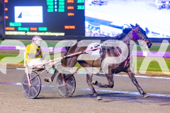 2025_PACEPIX_GP24102025_Race9_MaximumRock_WIN_WEB-8